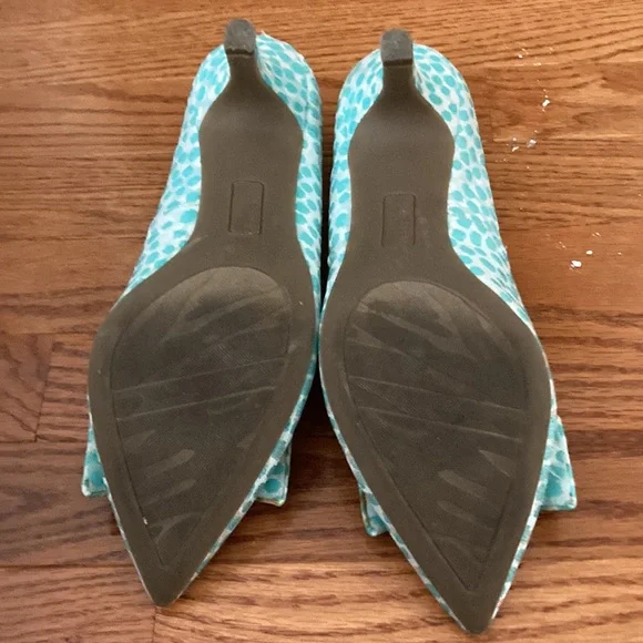 And Klein turquoise and white close toed heels - Picture 5 of 7